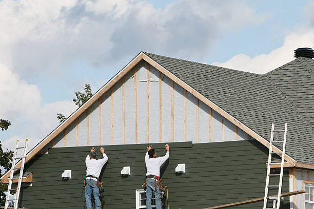 Professional Siding Replacement technician working in Sherwood, MD